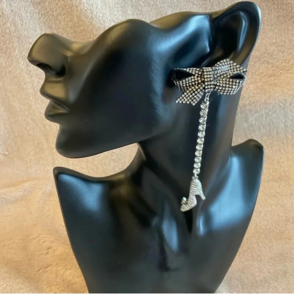 ✨️NWT BETSEY JOHNSON BOW/ SHOE MISMATCHED EARRINGS✨️✨️ - Picture 3 of 3